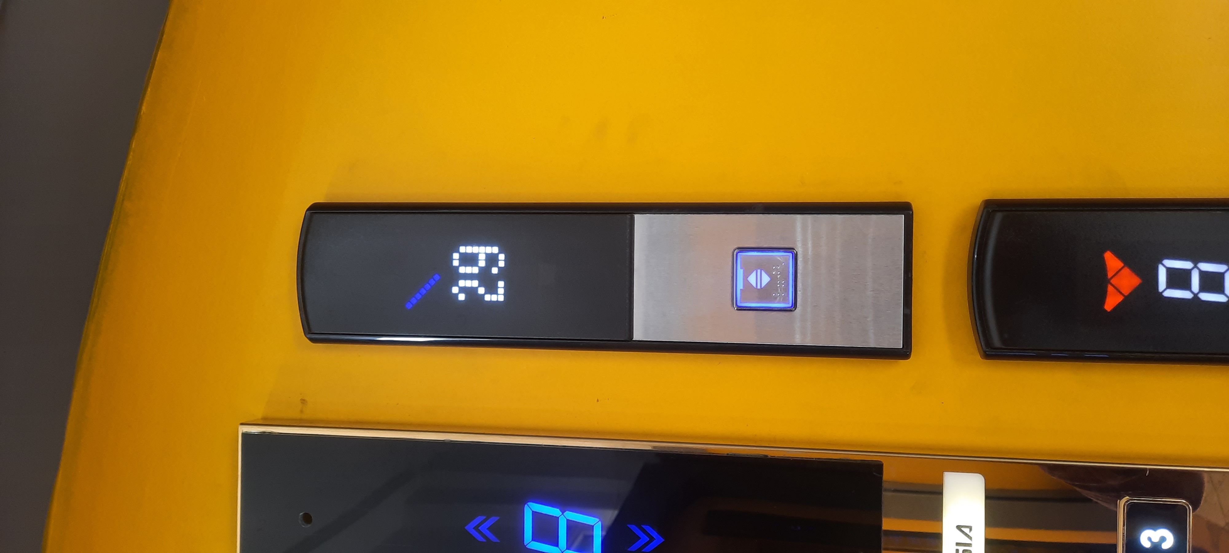 پنل شستی طبقه آسانسور ۳۶ سانت با نمایشگر ریزشی برند آسیا ، مناسب ساختمان پر رفت و آمد - (118 آسانسوری) تولید و فروش پنل شستی آسانسور