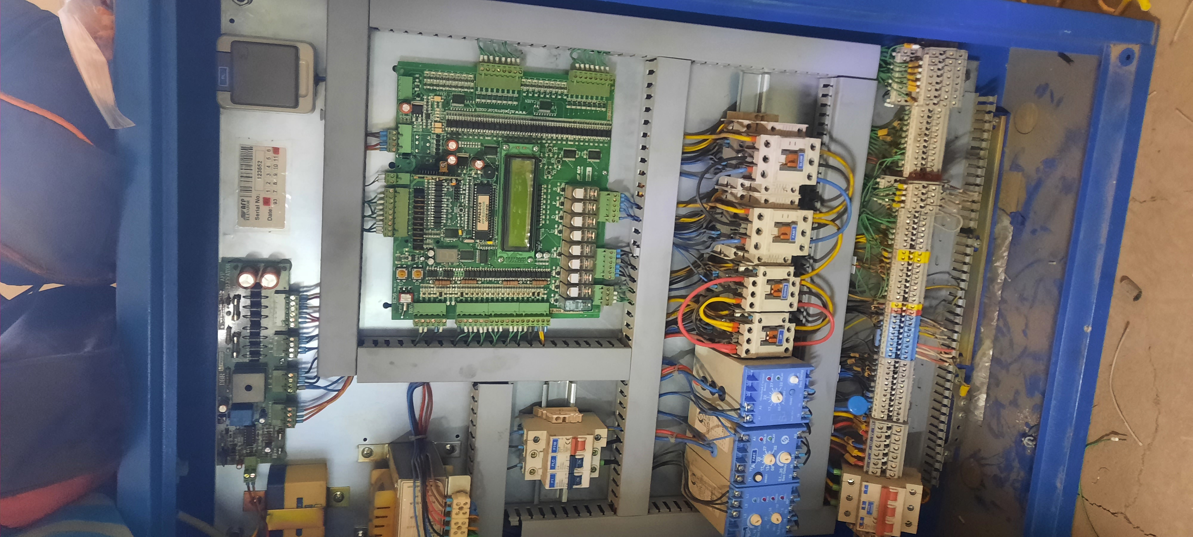 تابلو فرمان آسانسور داتیس 7/5 کیلو وات / زیر لیست شرکت - (118 آسانسوری) تولید و فروش پنل شستی آسانسور